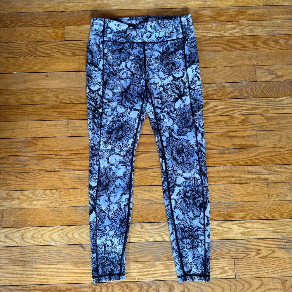Lululemon women’s 7/8 Speed Up Hanakotoba gray white black gray leggings size 8